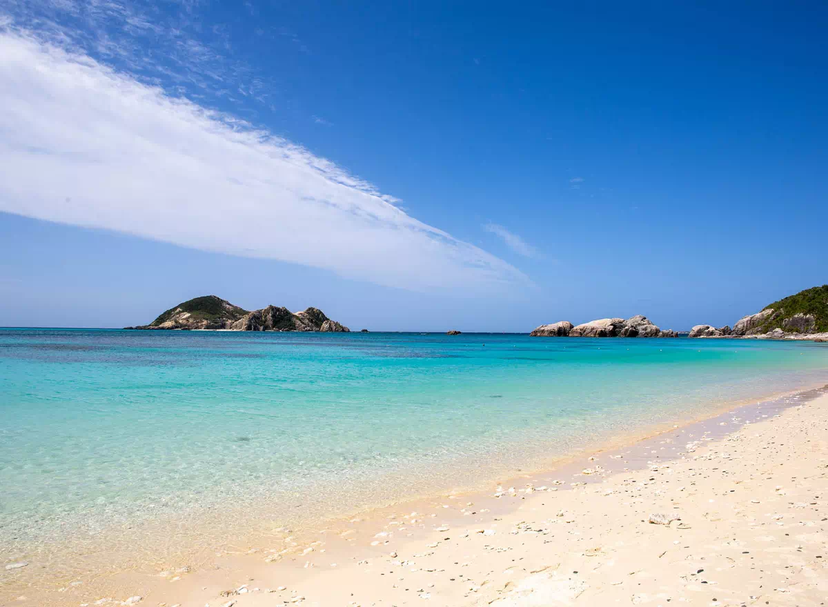 tokashiki island beach