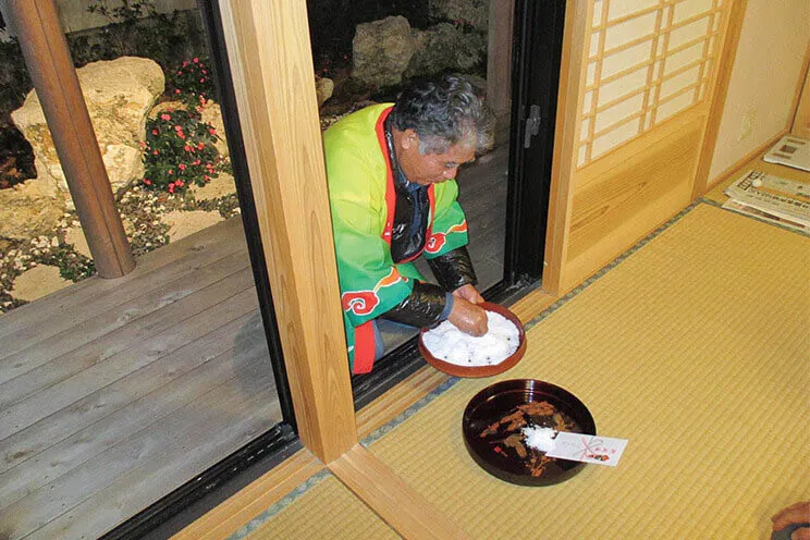 粟國島的傳統鹽商活動