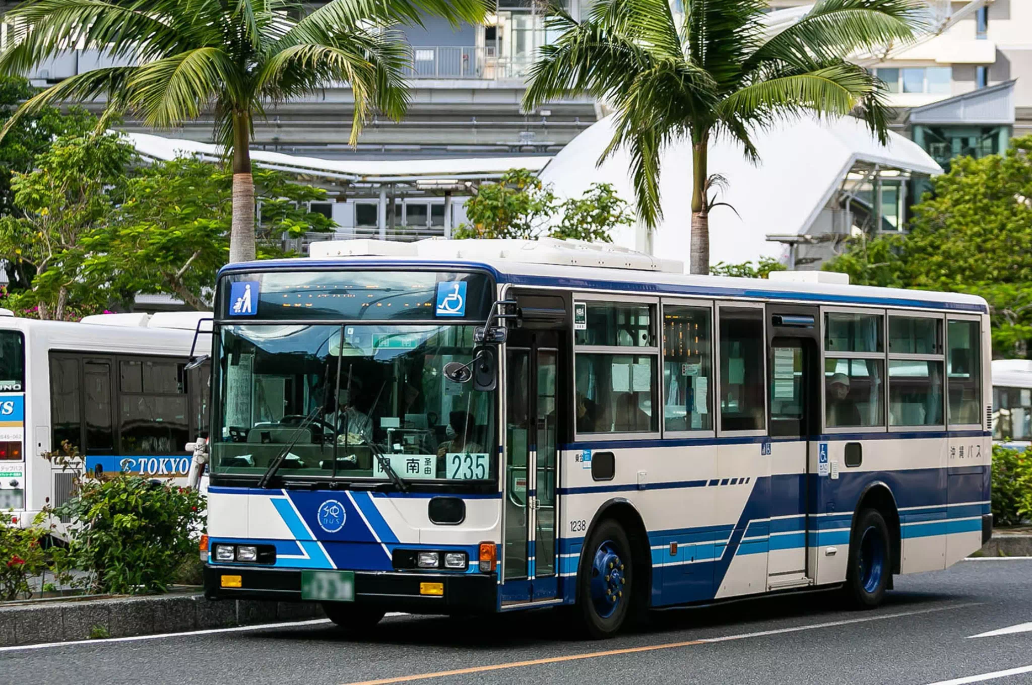 搭公車遊沖繩