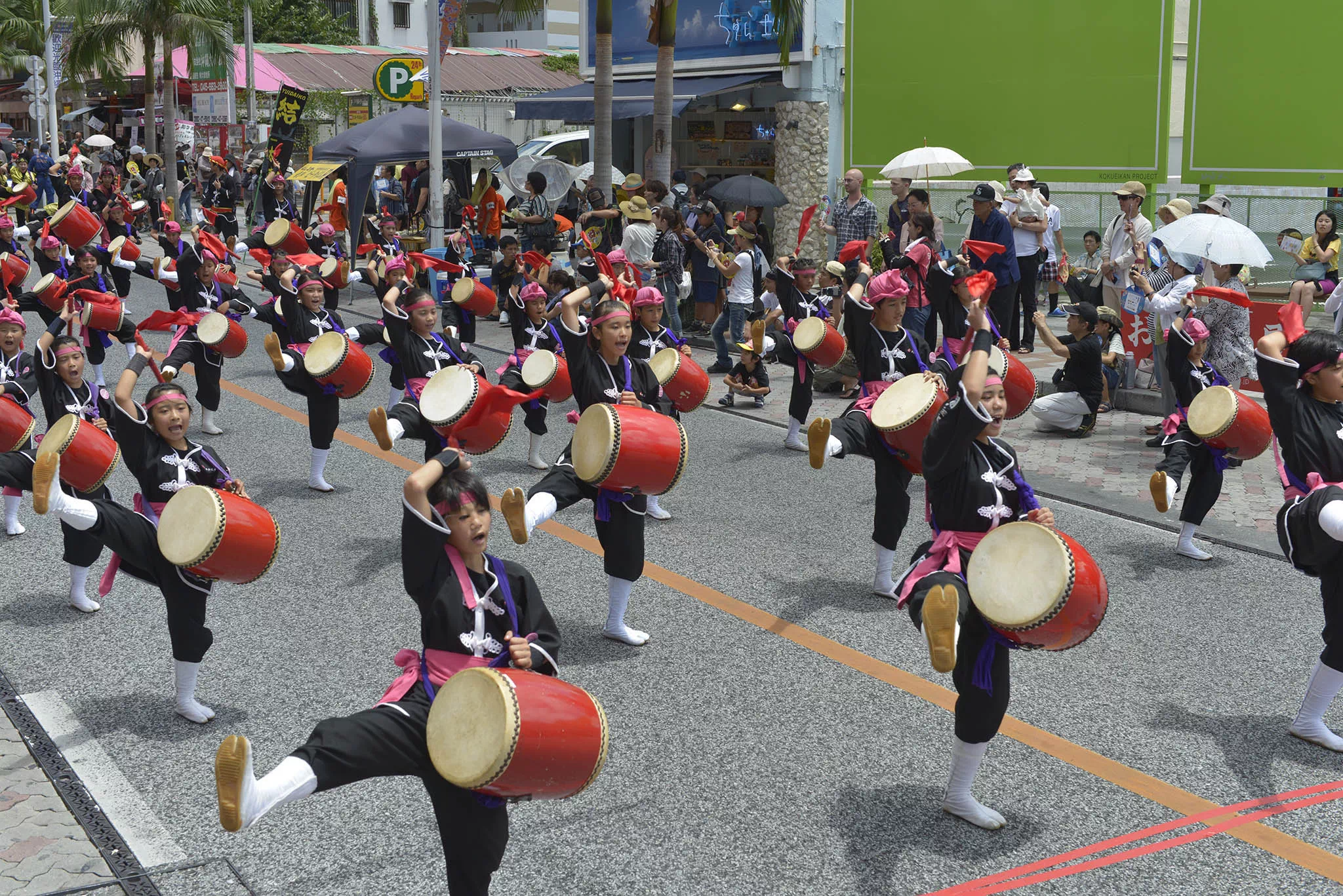 eisa dancers parade