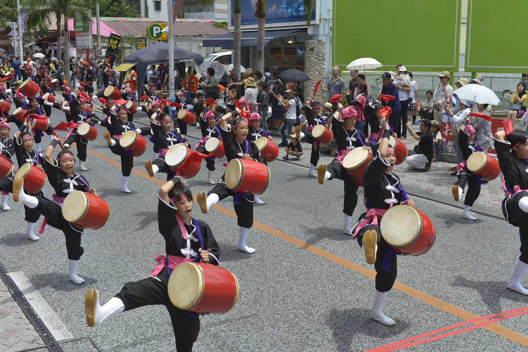 eisa troupe dancing