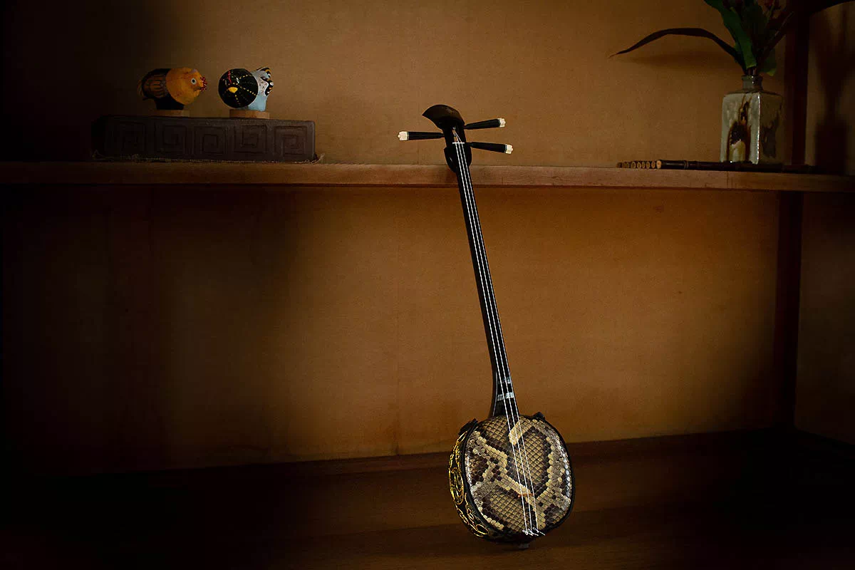 sanshin okinawan instrument