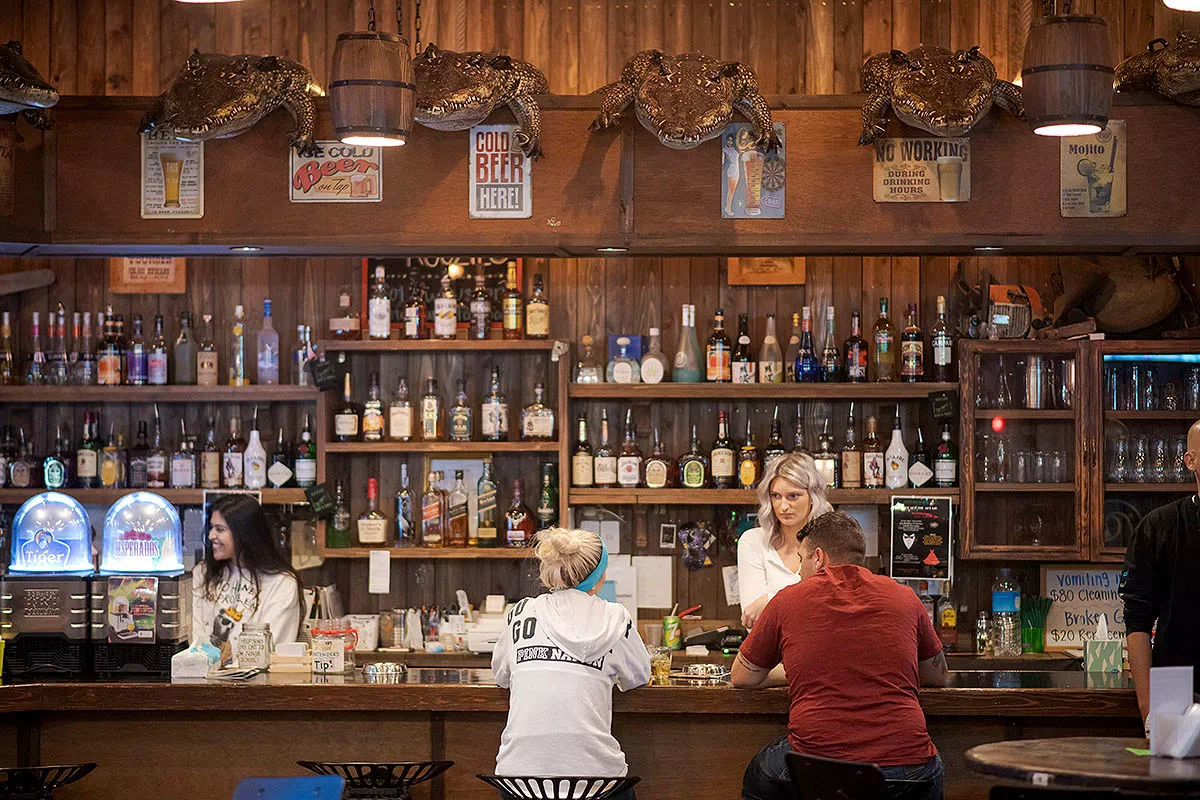 gators bar grill interior