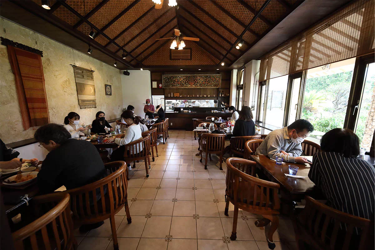 rakuen cafe interior miyako