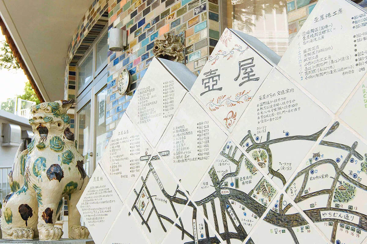 yachimun-pottery-display